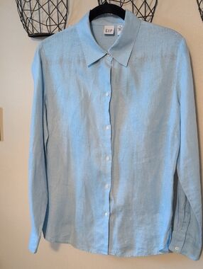GAP Women's Light Blue Linen Button-Down Shirt